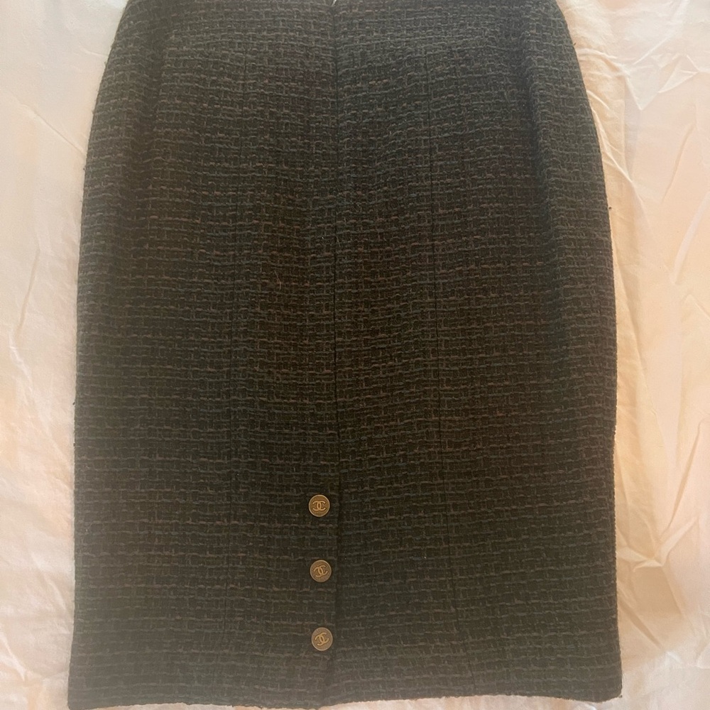 Chanel skirt suit - Picture 4 of 7